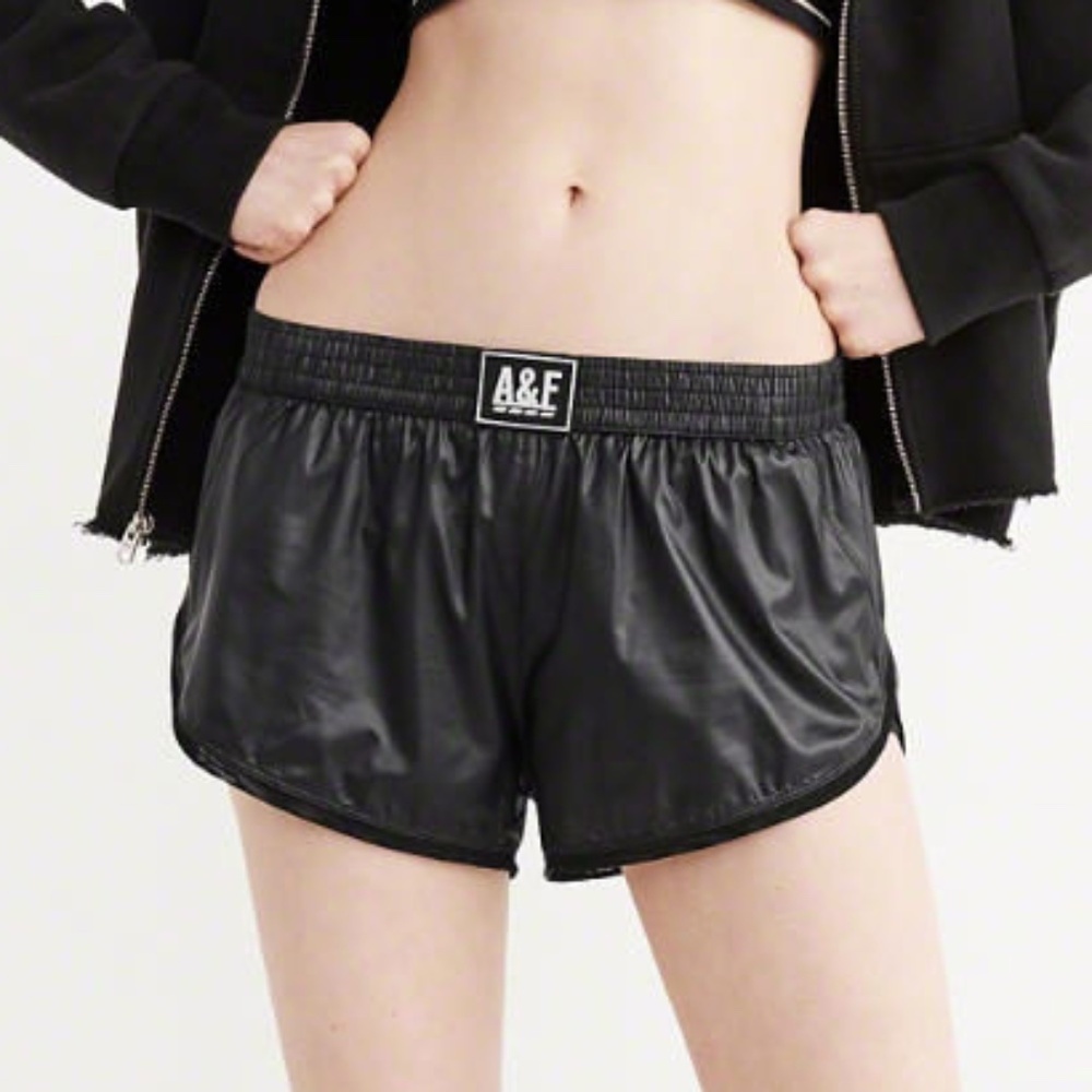 Abercrombie & Fitch | L Boxing-Style Athletic Shorts – Black
